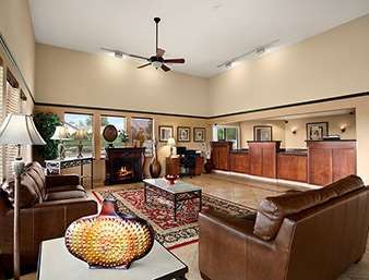 Colony Inn Kent Interior photo